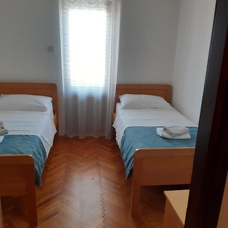 Apartments Mare Малинска Екстериор снимка