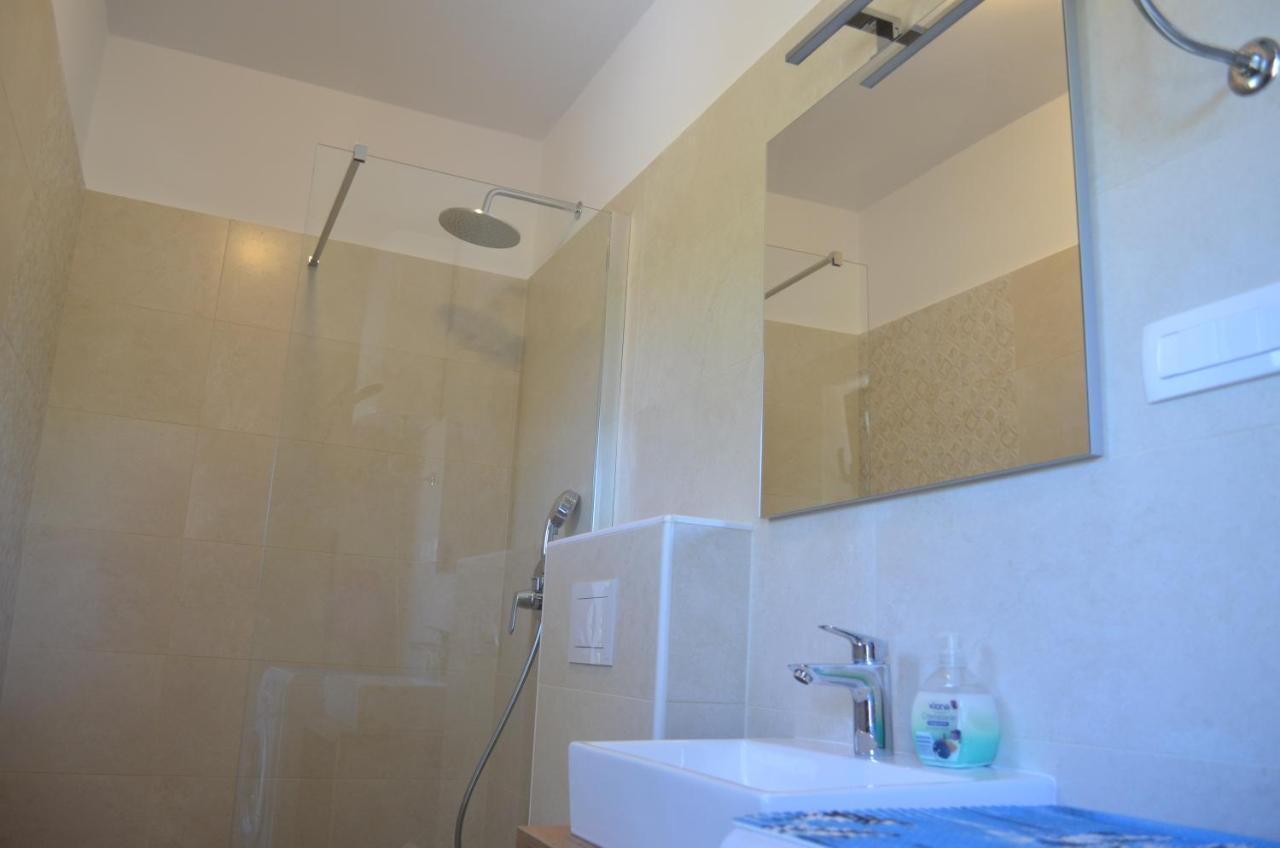 Apartments Mare Малинска Екстериор снимка