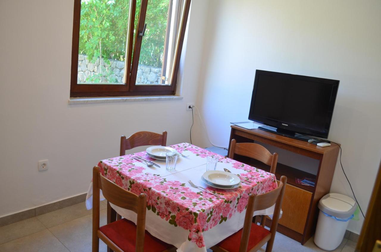 Apartments Mare Малинска Екстериор снимка