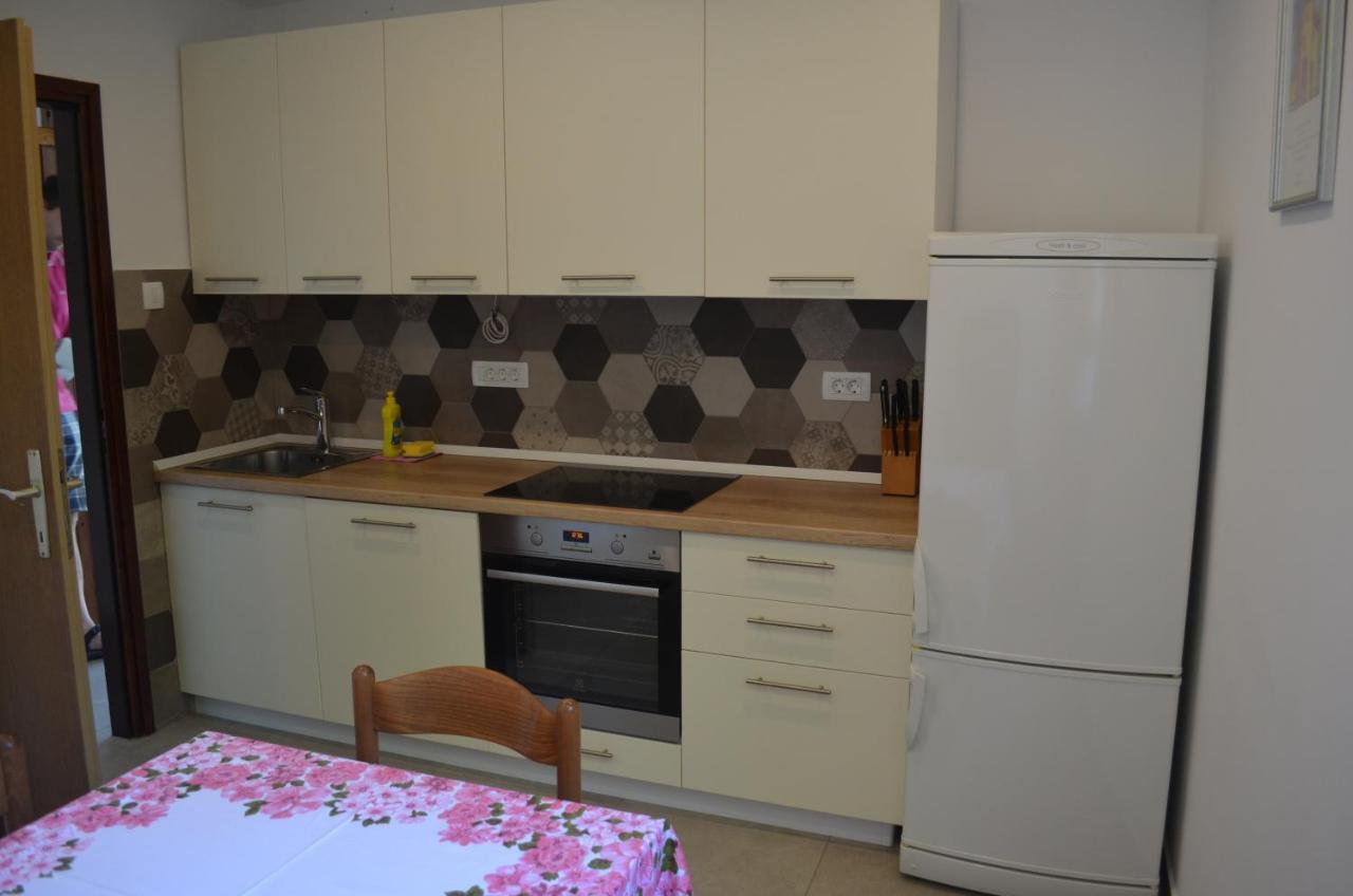 Apartments Mare Малинска Екстериор снимка