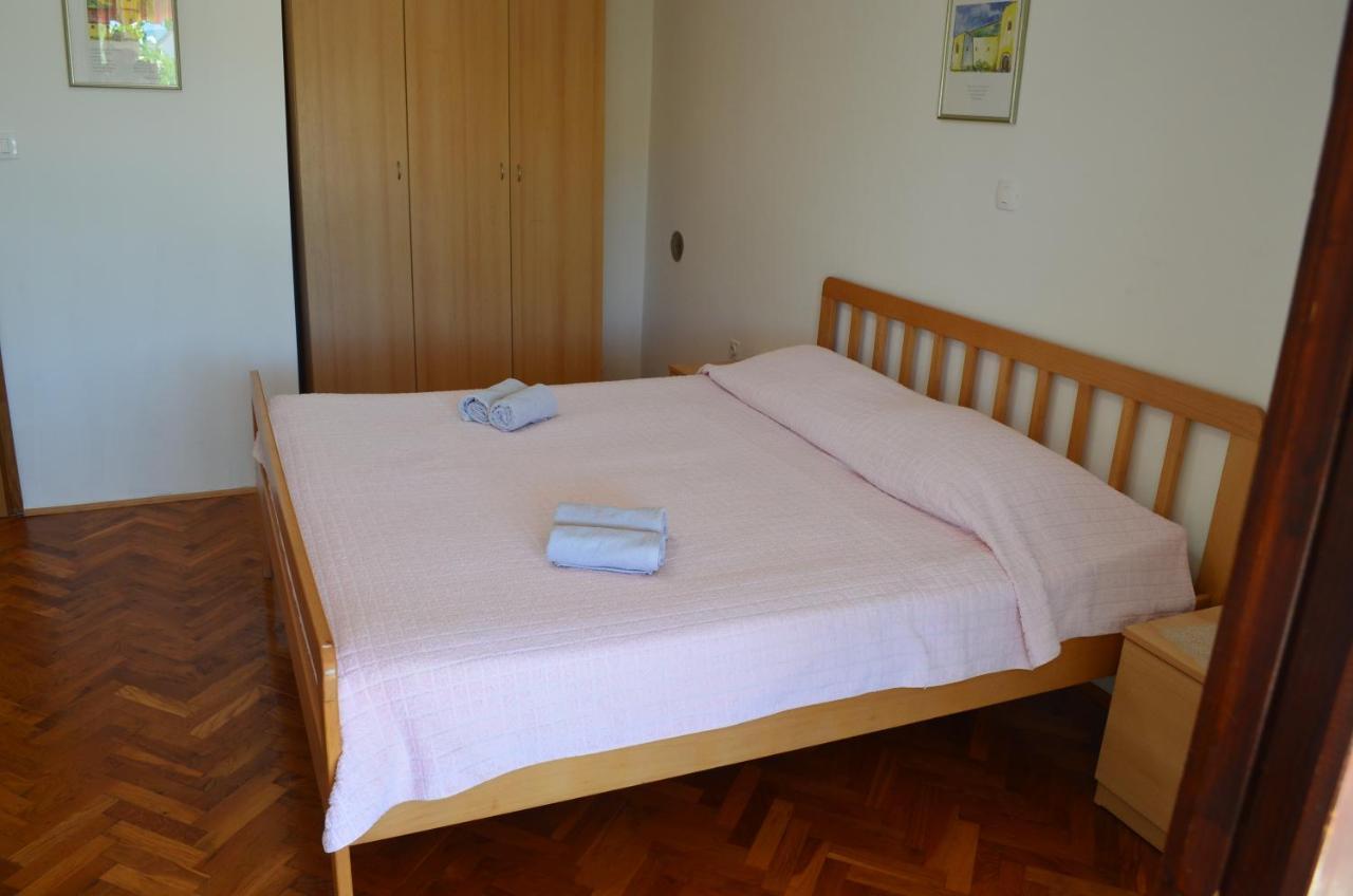 Apartments Mare Малинска Екстериор снимка