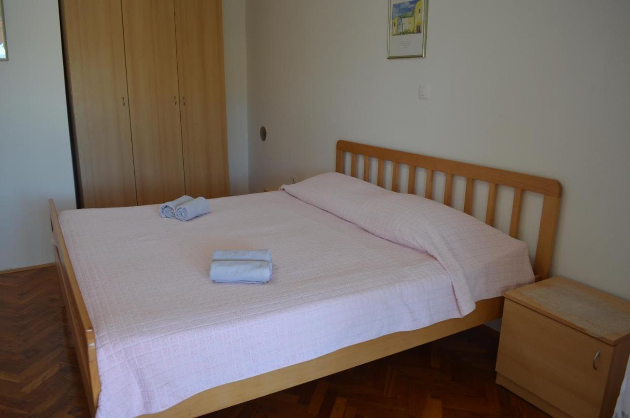 Apartments Mare Малинска Екстериор снимка