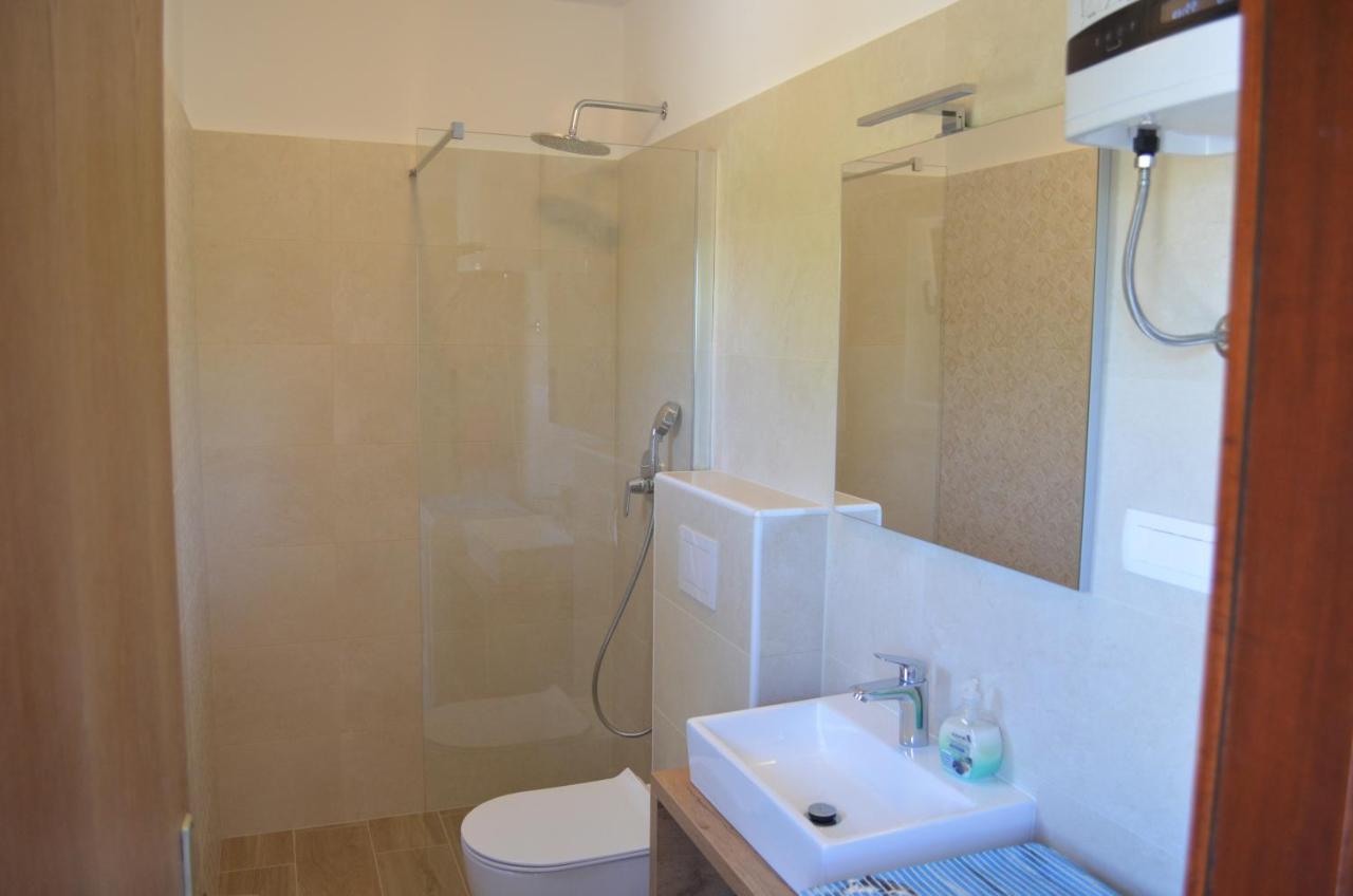 Apartments Mare Малинска Екстериор снимка