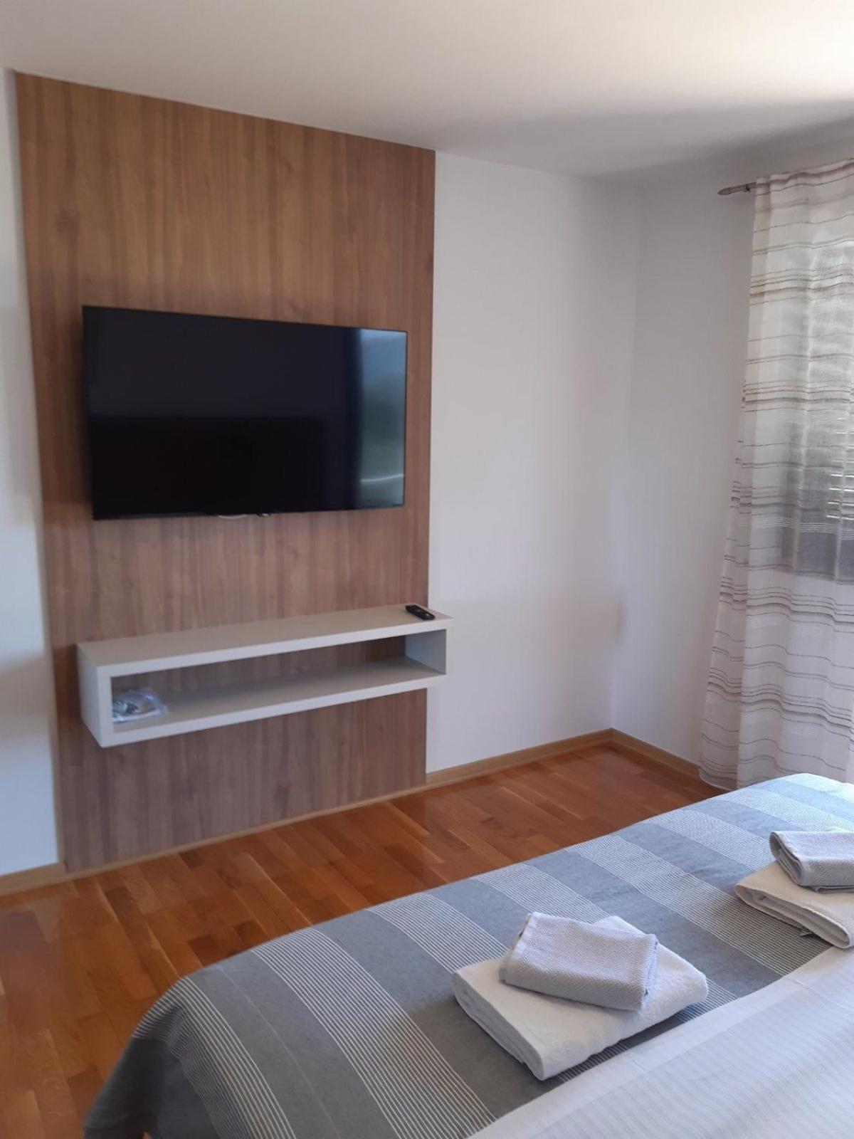 Apartments Mare Малинска Екстериор снимка