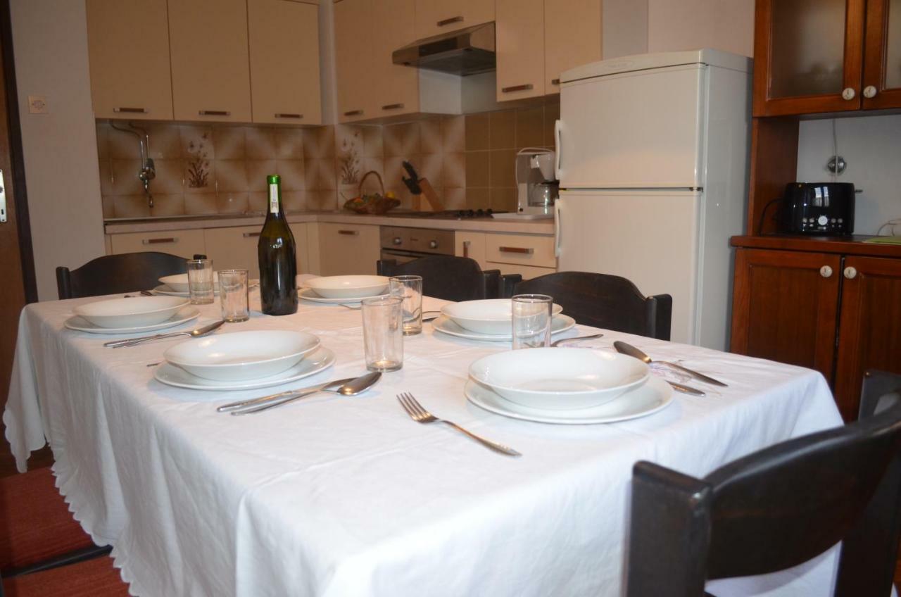 Apartments Mare Малинска Екстериор снимка