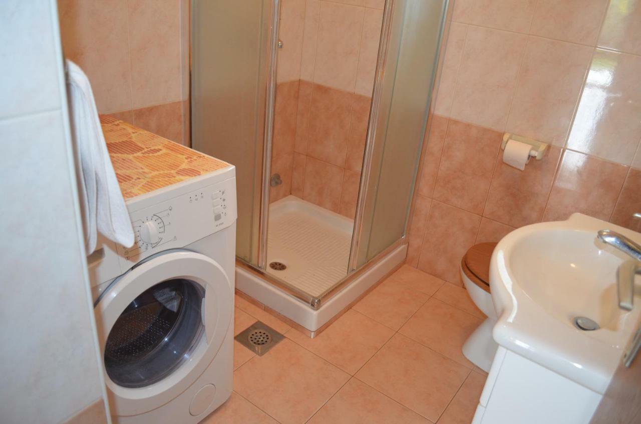 Apartments Mare Малинска Екстериор снимка