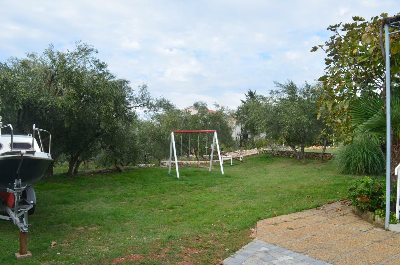 Apartments Mare Малинска Екстериор снимка