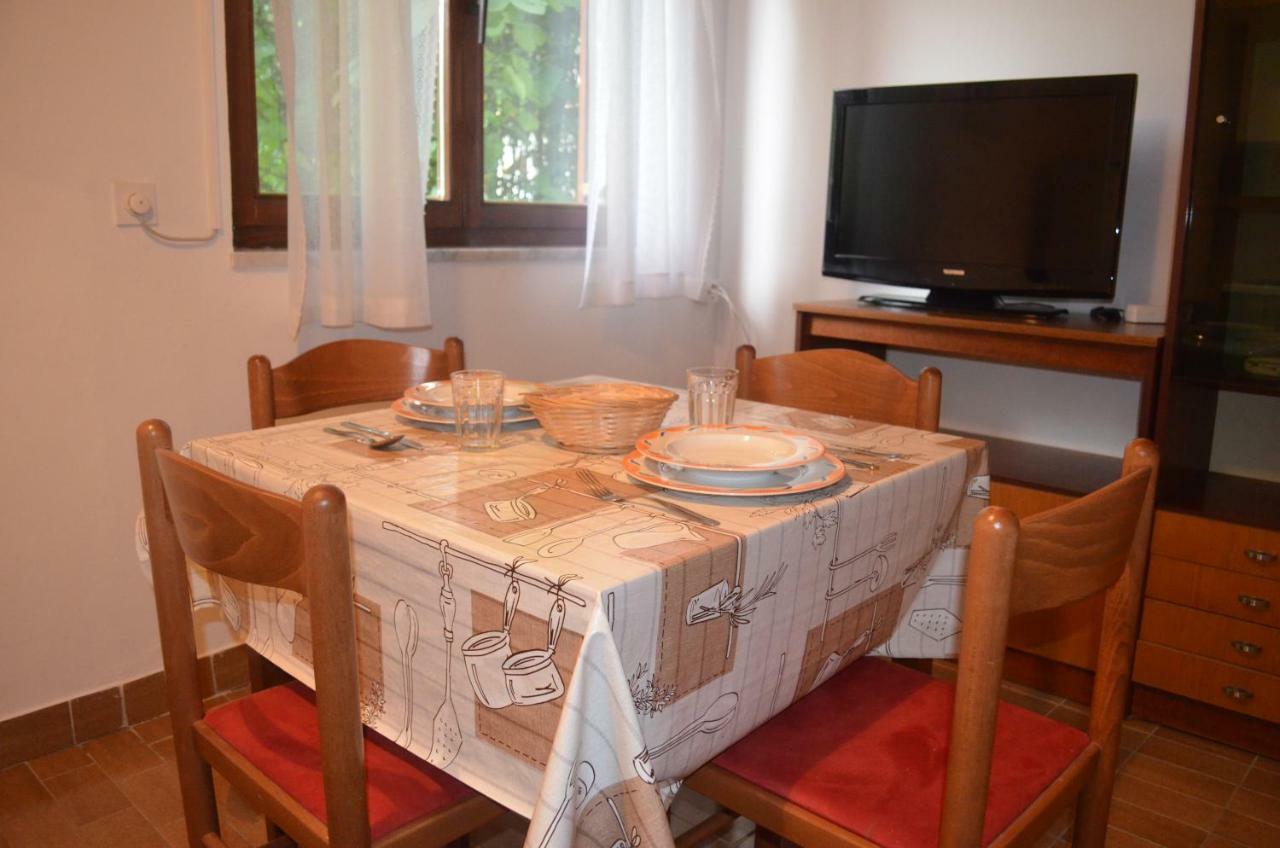 Apartments Mare Малинска Екстериор снимка