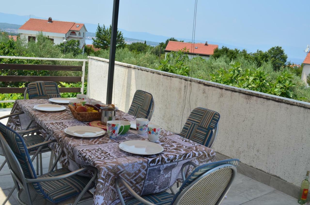Apartments Mare Малинска Екстериор снимка