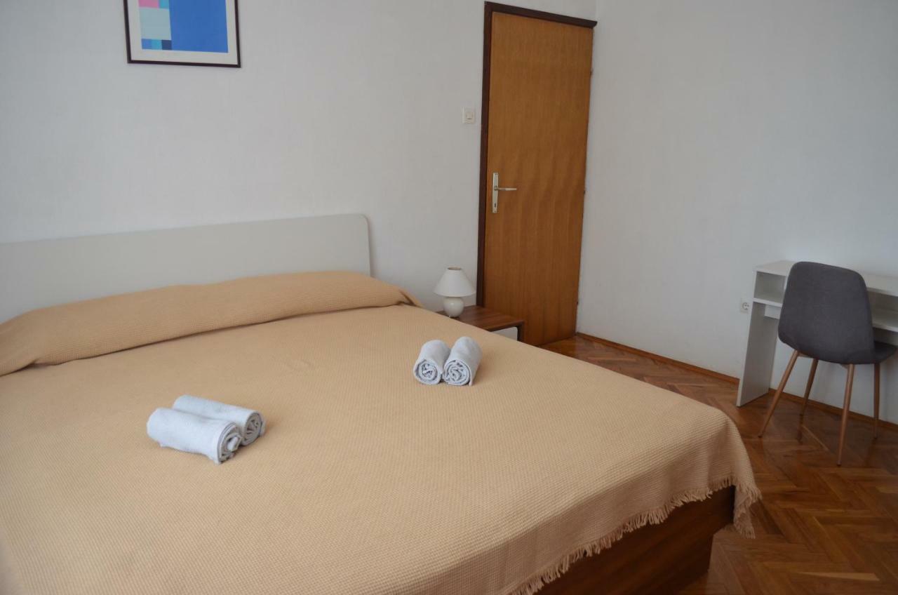 Apartments Mare Малинска Екстериор снимка