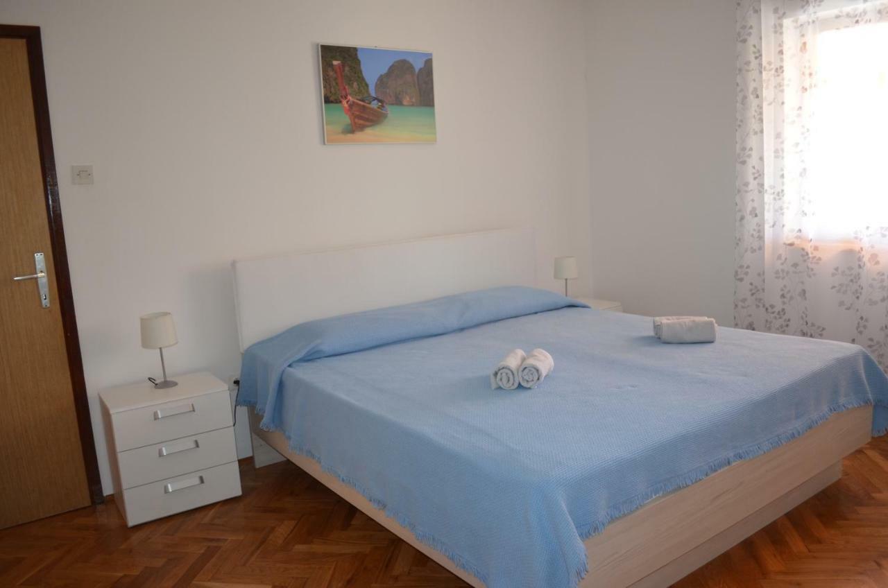 Apartments Mare Малинска Екстериор снимка