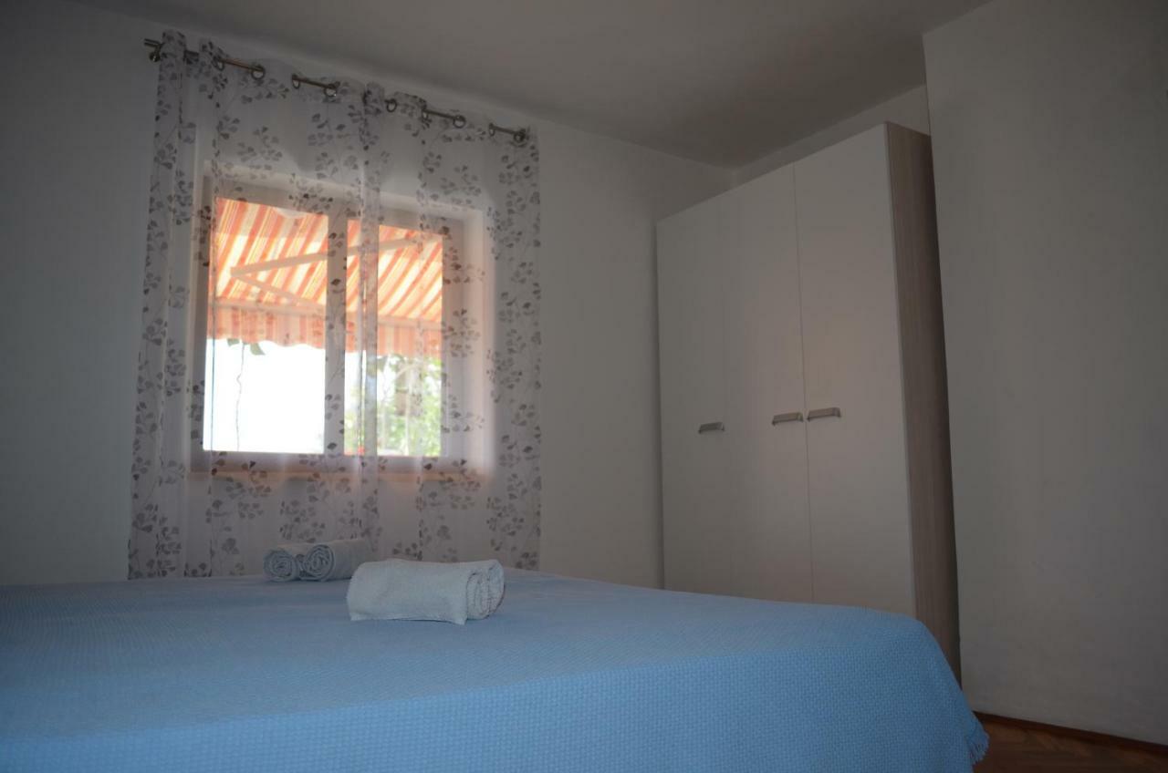 Apartments Mare Малинска Екстериор снимка