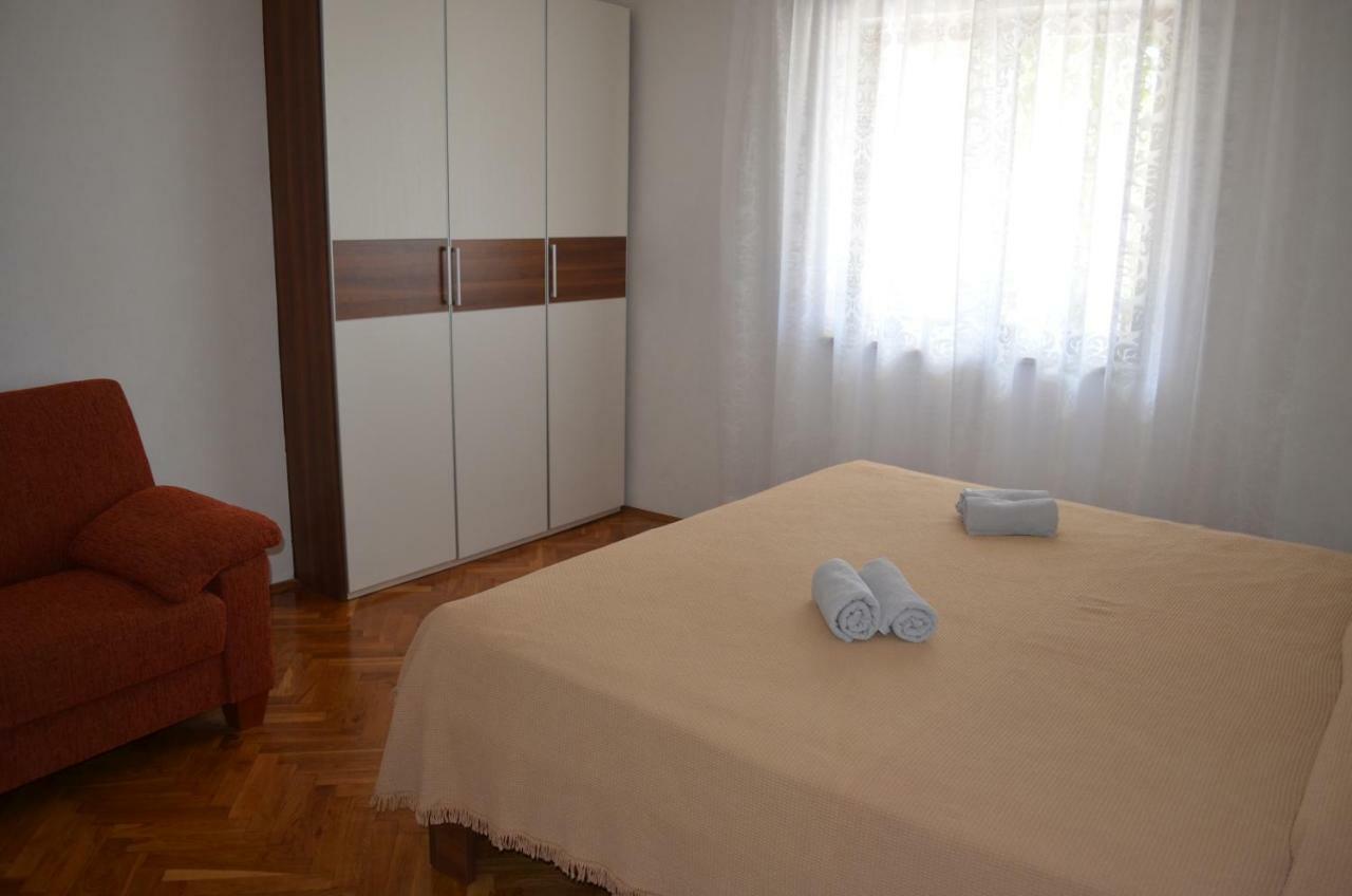 Apartments Mare Малинска Екстериор снимка