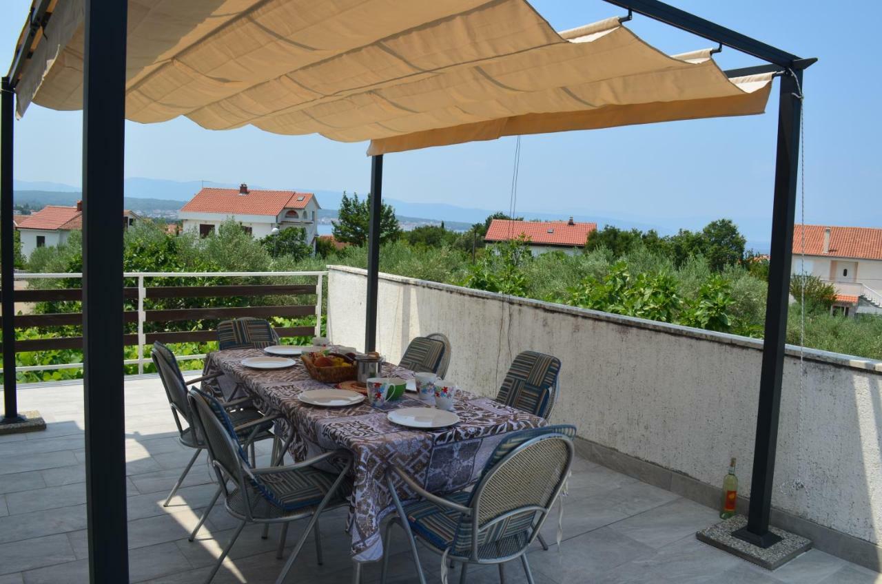 Apartments Mare Малинска Екстериор снимка