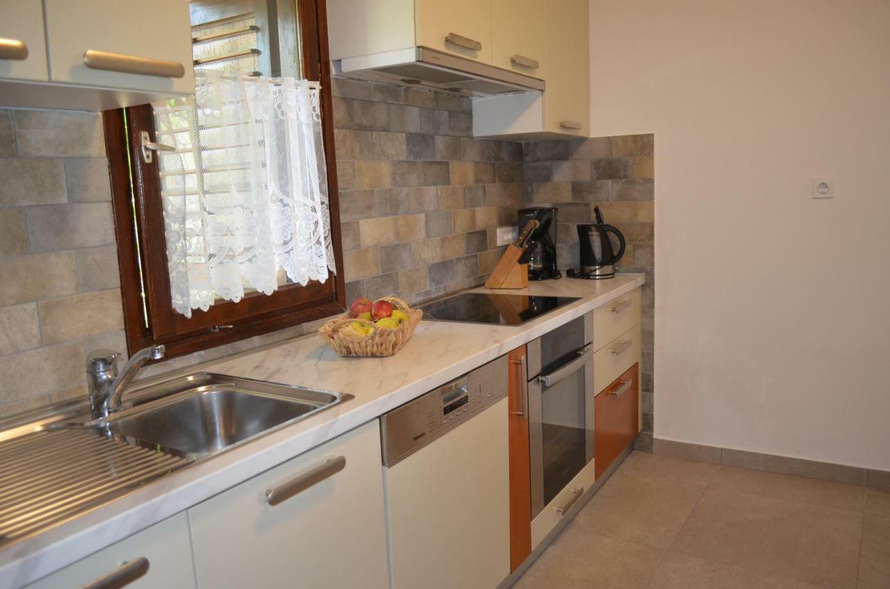 Apartments Mare Малинска Екстериор снимка